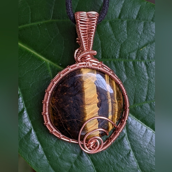 Handmade Tigers Eye Pendant Necklace Wrapped In Copper Wire - Picture 4 of 17
